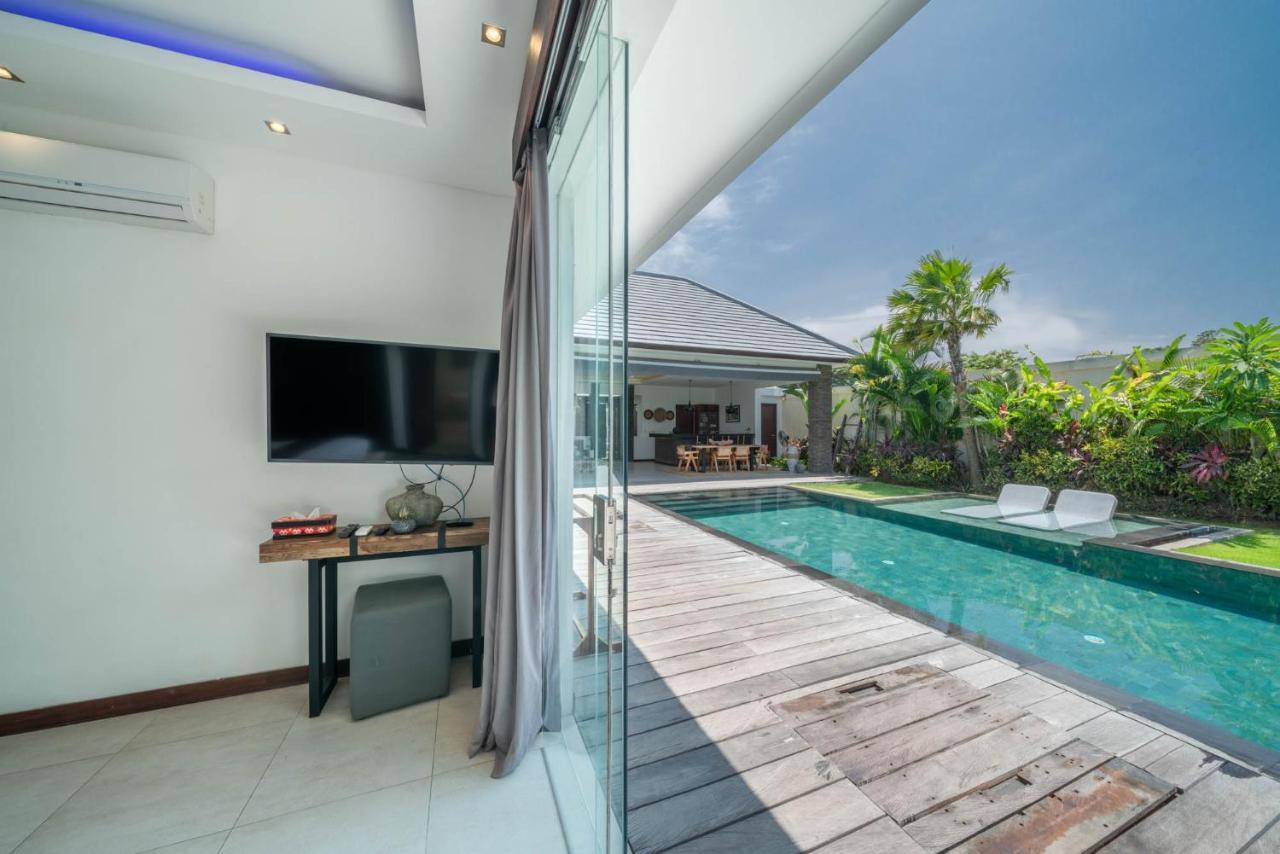 Villa Tira - Elegant 3Br In Central Seminyak Exterior foto