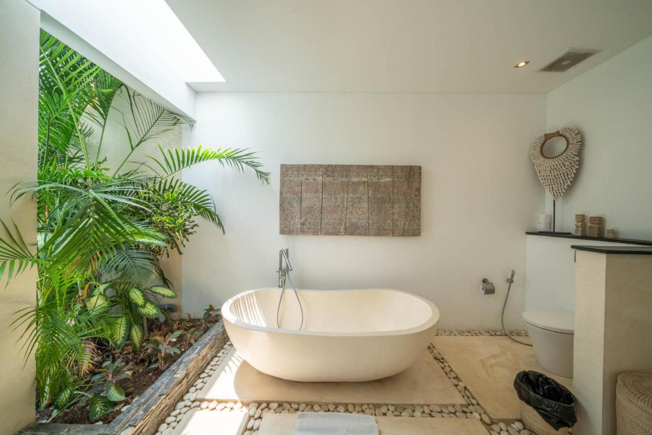 Villa Tira - Elegant 3Br In Central Seminyak Exterior foto