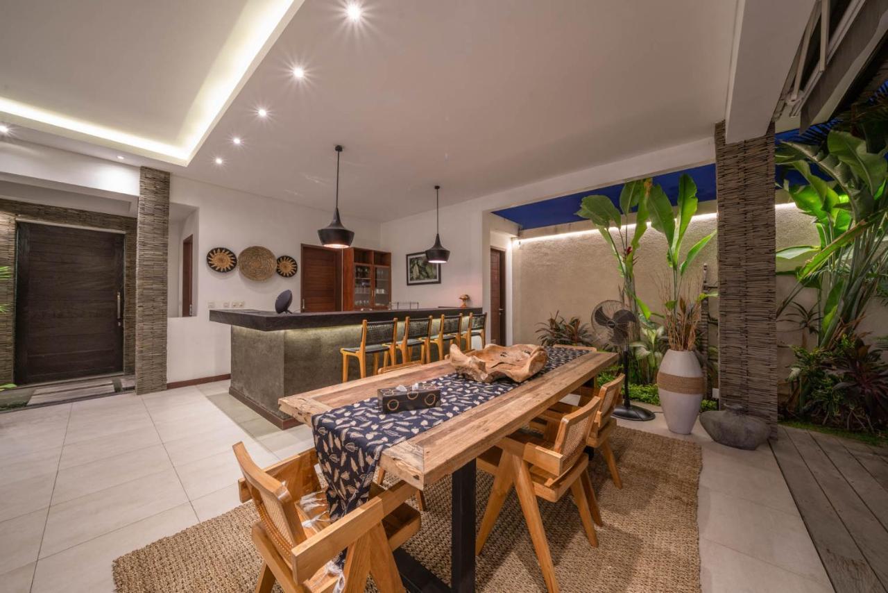 Villa Tira - Elegant 3Br In Central Seminyak Exterior foto